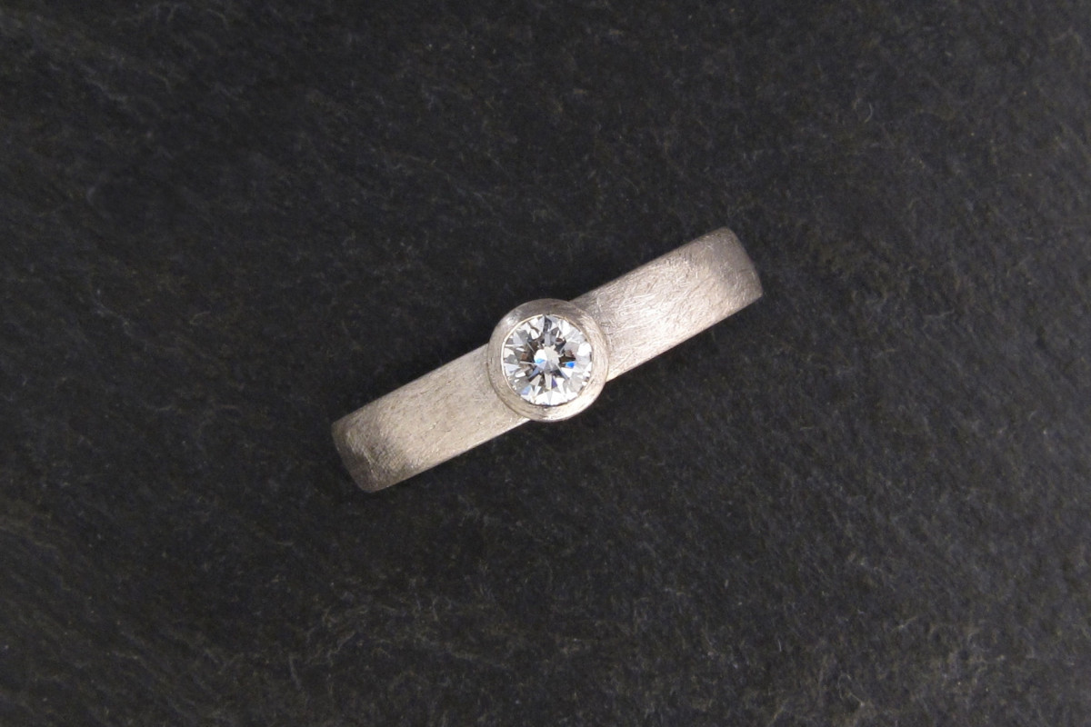 Weissgoldring, Solitaire, mit Brillant von Christin Weber